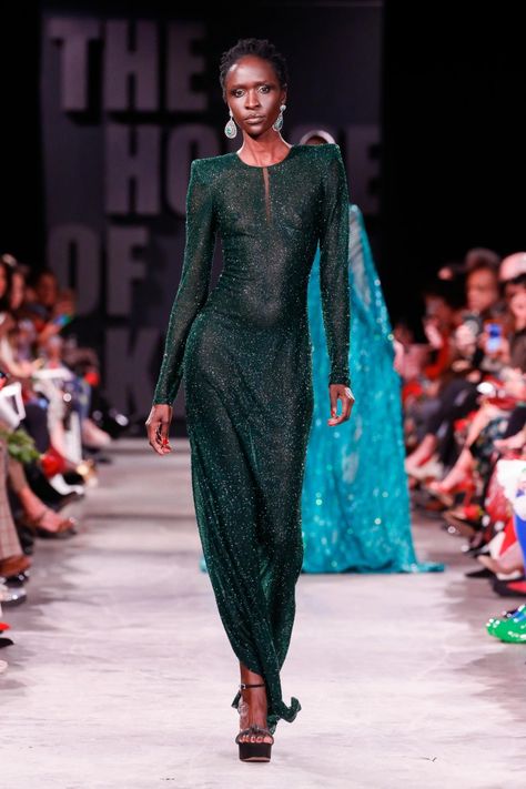 Naeem Khan RTW Fall 2023 [PHOTOS] – WWD Gown Style, Naeem Khan, 2023 Collection, Fall 2023, Night Looks, Moda Operandi, Fashion Collection, Floor Length, Fashion News