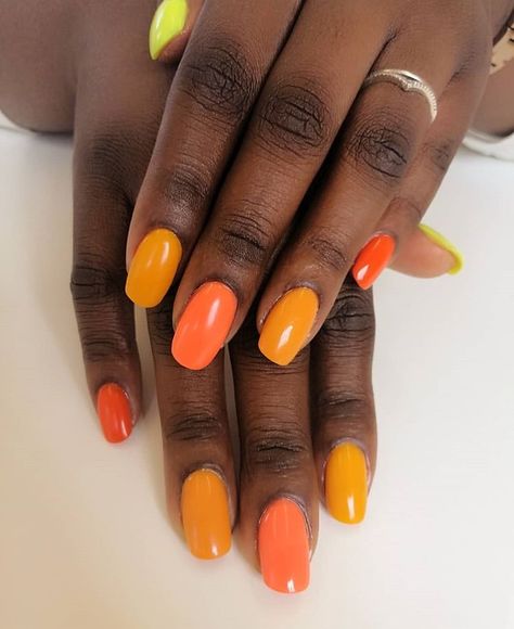 Fall Short Nail Colors, Short Nails Autumn, Short Nail Colors, Short Thanksgiving Nails, Short Red Nails, Biab Nails, Nails Autumn, Acrylic Overlay, Edgy Nails