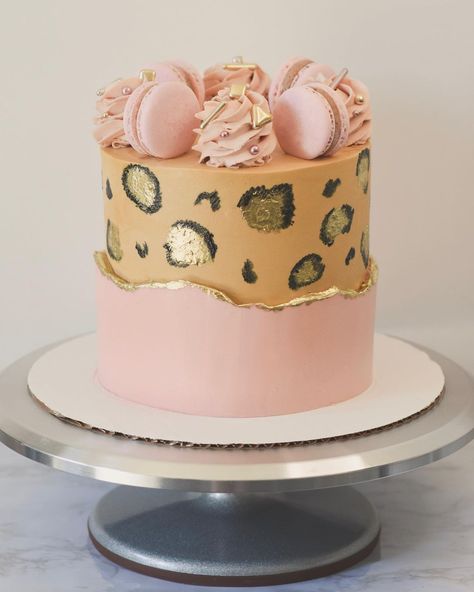 Animal Print Cakes, Cheetah Print Cake, Leopard Print Cupcakes, Cheetah Print Cakes, Cheetah Cake, Leopard Cake, Cheetah Birthday, Professional Cakes, Animal Print Cake