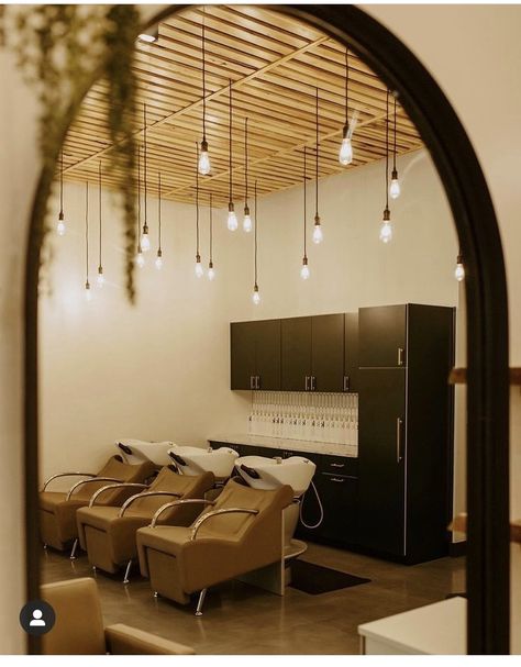 Wooden Salon Decor, Salon Mood Board, Salon Shampoo Area Ideas, Salon Lighting Ideas, Salon Shampoo Area, Small Hair Salon, Floating Ceiling, Small Salon, Minerva Beauty