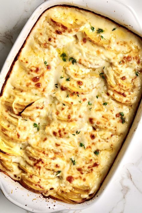 Best Creamy Au Gratin Potatoes Recipe (Dad's Famous) - CucinaByElena Creamy Au Gratin Potatoes, Creamy Garlic Potatoes, Au Gratin Potatoes Recipe, Gratin Potatoes Recipe, Potato Gratin Recipe, Potato Sauce, Loaded Potatoes, Au Gratin Potatoes, Creamy Potatoes