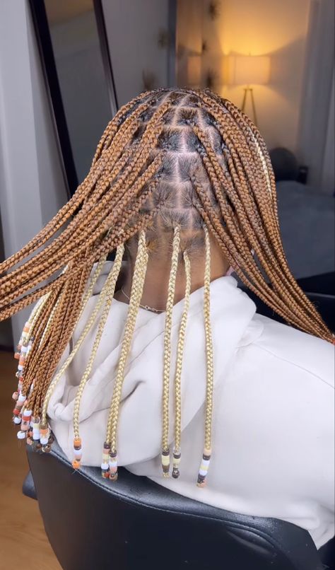 Light Brown Braids With Beads, Brown Short Braids With Beads, Brown Knotless With Beads, Short Peekaboo Braids With Beads, Peek A Boo Box Braids With Beads, Brown Braids With Beads, Brown Peekaboo Braids, Peekaboo Braids With Beads, Short Knotless Braids With Beads