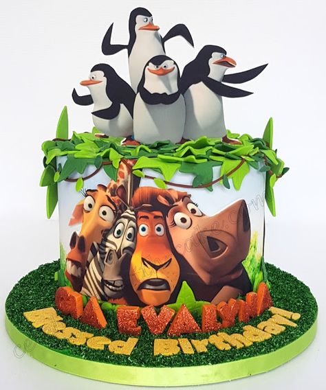 Madagascar Birthday Cake, Madagascar Circus, Madagascar Cake, Madagascar Party, Birthday Cake Tutorial, Jungle Theme Birthday Party, Single Tier Cake, Animal Birthday Cakes, Baby First Birthday Cake