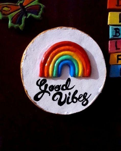 DIY Good Vibes Rainbow Fridge Magnet Idea for Home Decor🤯😍 • • #fridgemagnets #diyfridgemagnet #diyideas #diy #diyclay #clayart #handmade #creative #diymagnets #viral #rainbow #kalakaariwithvinita Mould It Fevicryl Ideas, Fridge Magnets Diy, House Exhibition, Diy Magnets, Idea For Home, Keychain Display, Instagram Diy, Fridge Magnet, Diy Home Crafts