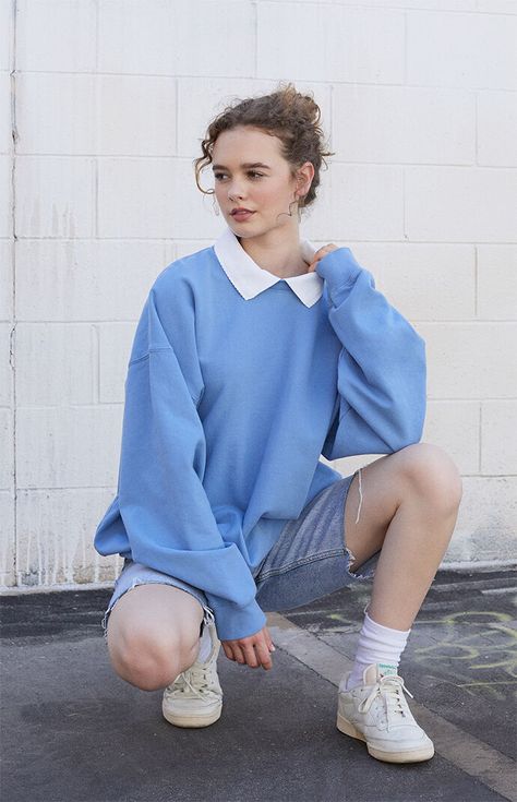 Crew Neck Sweatshirt With Collar Shirt, Oversize Crewneck Outfit, Collar Sweatshirt Outfit, Blue Crewneck Outfit, Sweater Over Collared Shirt, Blue Sweatshirt Outfit, Gender Neutral Outfit, Sweatshirt With Collar, Jazz Outfits