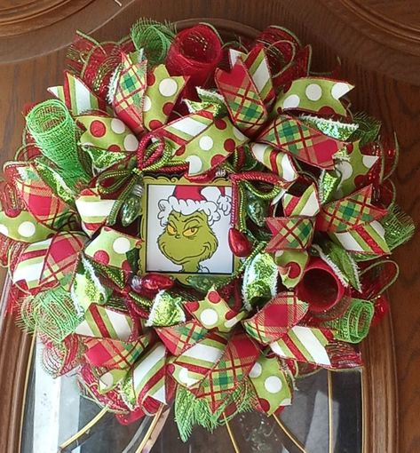 Character Wreaths, Grinch Characters, Grinch Wreath, Christmas Grinch, Dr Suess, Wreath Ideas, Mesh Wreaths, Grinch, Christmas Wreaths