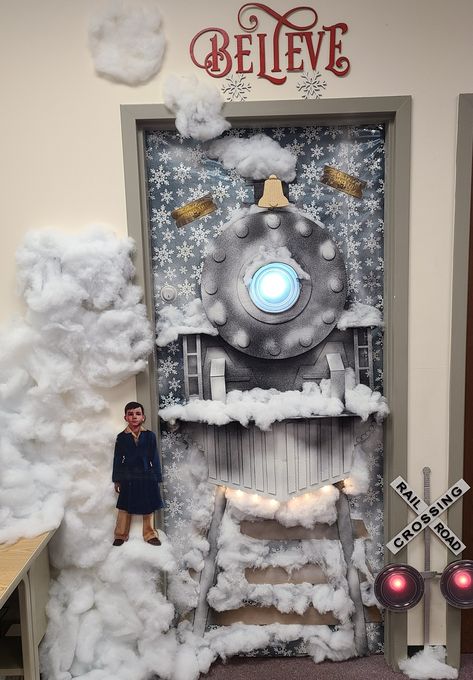 Polar Express Pictures, Extreme Christmas Door Decorating Contest, Polar Express Theme Door, Polar Express Entrance, Christmas Door Decorations Polar Express, Christmas Decoration Ideas For School, Polar Express Door Ideas, Christmas Locker Decorating Contest, Polar Express Balloon Arch