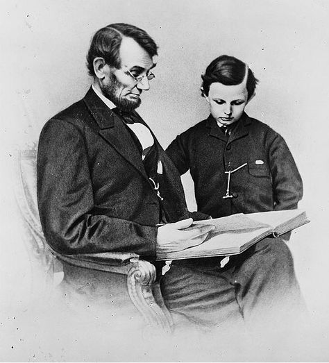 U.S. President Abraham Lincoln and his son Thomas "Tad" Lincoln Abraham Lincoln Pictures, Abraham Lincoln Biography, Abraham Lincoln Family, Mary Todd Lincoln, Homeschool Fun, Mother Died, Abe Lincoln, Log House, History Art