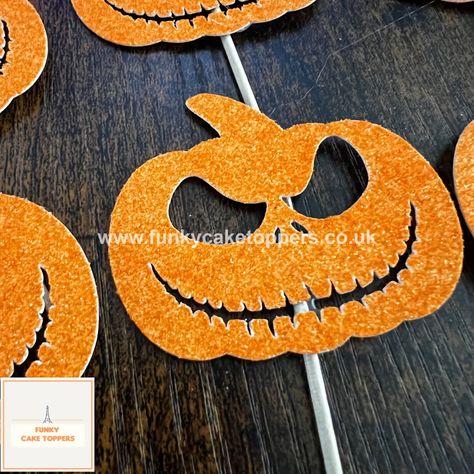 Pumpkin Cupcake, Beautiful Cupcakes, Pumpkin Cupcakes, Colorful Cakes, Extra Mile, You Smile, Halloween Pumpkin, Cupcake Toppers, Make You Smile