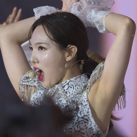 Armpit Whitening, Korean Pop Stars, Fairy Paintings, Nayeon Twice, Korean Celebrities, Hero Academia Characters, Korean Pop, Blackpink Jisoo, K Pop Music