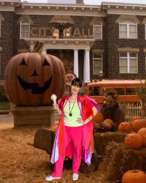 MARCH 29TH: MAGICAL CHARACTERS (CHARACTERS WHO USE MAGIC) Marnie Piper Disneybound Halloweentown #disneybound #halloweentown #marniepiper #disneyboundchallenge #millennials #disneychannel #90skid #disneyboundcommunity Marnie Piper, Magical Characters, Oz Movie, 90s Kids, Halloween Town, Disney Channel, City Hall, Alice In Wonderland, Instagram