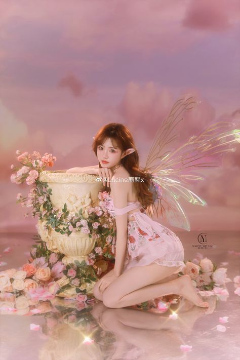 Fairy Photoshoot Ideas Indoor, Chinese Photoshoot Ideas, Indoor Photoshoot Ideas Creative, Floral Photoshoot Ideas, Fairy Photoshoot Ideas, Fairy Poses, Gown Poses, Princess Photoshoot, Faerie Aesthetic