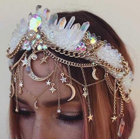 ??? Maybe for redo of our handfasting photos Rustic Wedding Decorations, Fest Outfits, Mermaid Crown, Diy Jewelry Inspiration, Crystal Crown, Head Piece, Fantasy Jewelry, Diy Schmuck, Diy Wedding Decorations