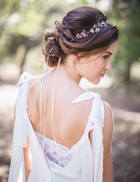 Show Me Your Mumu wedding dress Bridal Halo, Best Wedding Hairstyles, Trendy Wedding Hairstyles, Wedding Hairstyles Updo, Hair Vine, Boho Hairstyles, Bridal Headband, Elopement Inspiration, Wedding Hair And Makeup