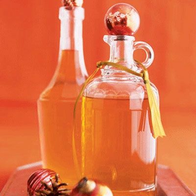 Homemade apricot brandy Apricot Brandy Recipe, Brandy Recipe, Apricot Brandy, Brandy Snaps, Homemade Alcohol, Homemade Liquor, Diy Food Gifts, Homemade Food Gifts, Liqueurs Recipes