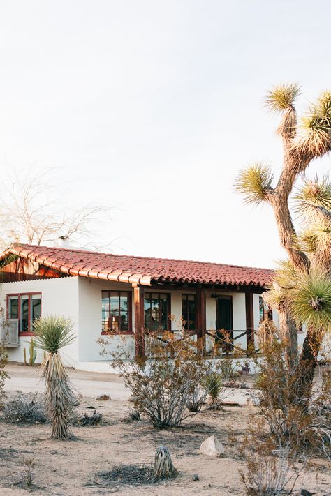 House Tour: A Rustic, Modern Hacienda in Joshua Tree | Apartment Therapy Modern Hacienda, Joshua Tree House, Hacienda Homes, The Joshua Tree, Spanish Style Homes, Desert Homes, Spanish Revival, Spanish House, Spanish Style