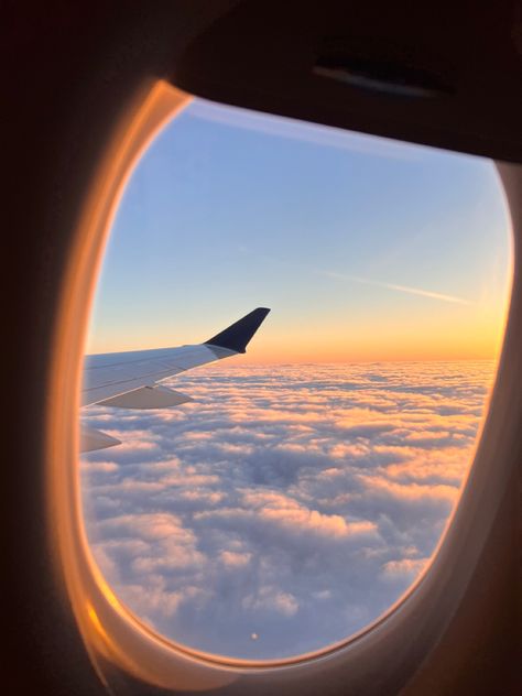 Plane, vacation, flying, sunrise view, sunrise from plane, on vacation, views Airplane Window View, Plane Photos, Plane Window, Airport Aesthetic, Patong Beach, Vision Board Photos, Vision Board Pictures, Kiyomizu Dera, Airplane Window