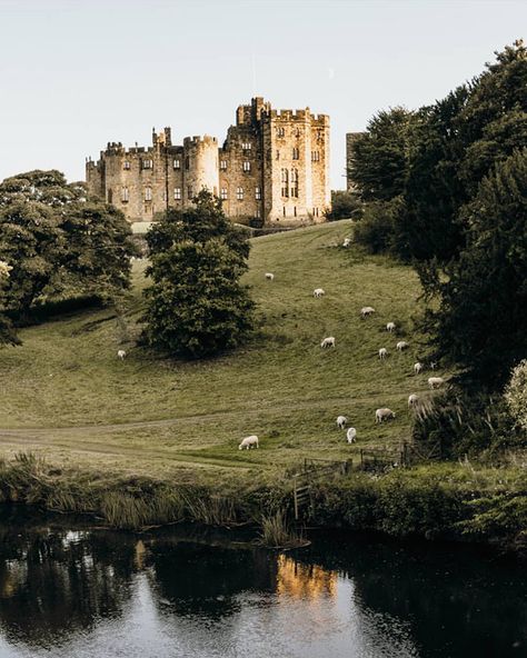 The Beautiful English Countryside :: This Is Glamorous Counties Of England, Lulworth Cove, Alnwick Castle, Leeds Castle, Peak District National Park, Claire Fraser, Beautiful Villages, Jamie Fraser, English Countryside