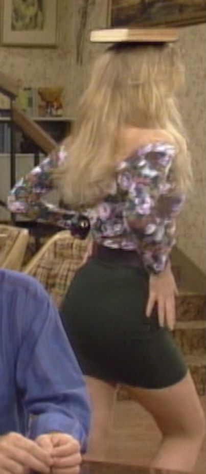 Kelly Bundy 80s, Christina Applegate 80s, Kelly Bundy Outfits, Christina Applegate 90s, Dream Harem, Kelly Bundy, Peggy Bundy, Farrah Fawcet, Paula Abdul