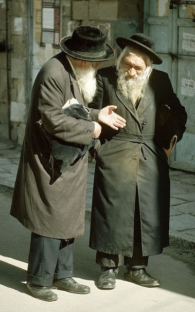 Jerusalem, Jewish Quarter (Remember what the Bible says about the honor of the grey head? This picture reminds me of that :) 동화 삽화, Jewish Culture, Jewish History, Jewish People, Jewish Art, Holy Land, People Of The World, World Cultures, 인물 사진