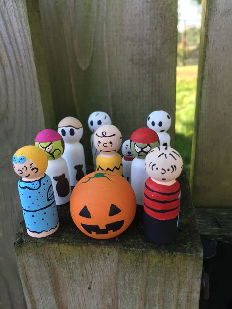 Dolls Halloween, The Great Pumpkin Charlie Brown, Great Pumpkin Charlie Brown, The Great Pumpkin, Donna Dewberry, Wood Peg Dolls, Great Pumpkin, Kawaii Things, Bendy Doll