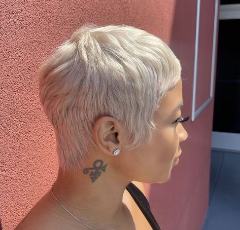 Haircuts Front And Back, Pixie Cuts For Black Women, Very Short Pixie, Color Experiment, Choppy Pixie, Finger Waves Short Hair, Cute Pixie Haircuts, Quick Weaves, Choppy Pixie Cut