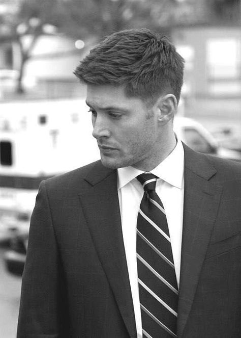 Classic Short Hairstyles Men, Textured Crew Cut Men, Dean Winchester Haircut, Beckham Hairstyle, Dean Supernatural, Mens Haircuts Short Hair, Men Face, Jensen And Misha, Men's Hairstyle