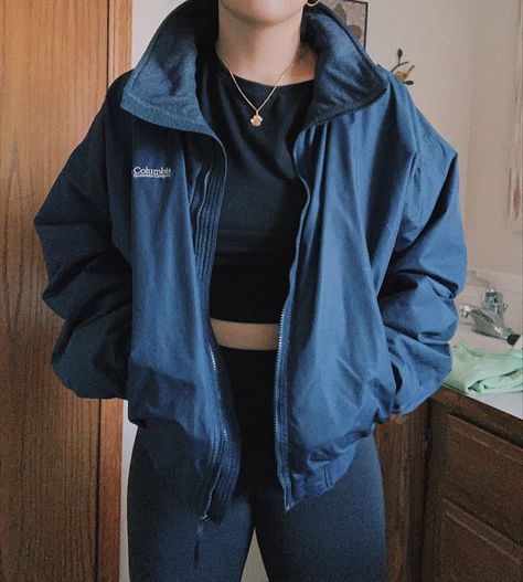 Street Jacket Outfit, Light Blue Windbreaker Outfit, Women Windbreaker Outfit, Blue Jacket Outfits Aesthetic, Thunderstorm Outfit Rainy Days, Autumn Jacket Aesthetic, Vintage Jacket Outfit 90s, Rain Jacket Outfits, Blue Windbreaker Outfit