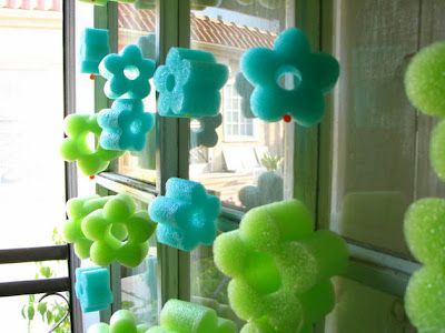 What Can You Make with a Pool Noodle? Easy DIY Party Decor... Hawaiian Theme? I think so!!! Noodles Ideas, Pool Noodle Crafts, Diy Girls Bedroom, Diy Decoracion, Flower Curtain, Pool Noodle, Pool Noodles, Have Inspiration, Hawaiian Party