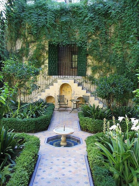 Spanish Garden, Small Courtyard Gardens, Courtyard Gardens Design, Small Courtyards, Gorgeous Gardens, Courtyard Garden, Spanish Style, Dream Garden, Garden Inspiration