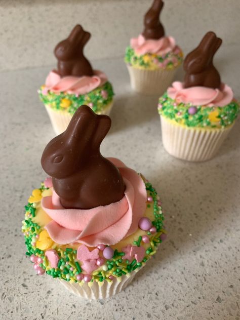 Easter Lunch Ideas, Easter Cake Pop, Cake Pops Designs, Easter Baking Ideas, Easter Desserts Cake, Bunny Cake Pops, Easter Cake Easy, Easter Cupcakes Easy, Easter Deserts