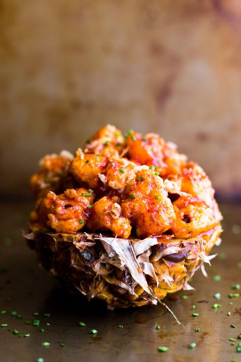 Cauliflower Tempura Bites Asian Starters, Tempura Cauliflower, Vegan Apps, Vegan Snack Recipes, Cauliflower Bites, Spicy Honey, Fried Cauliflower, Sriracha Sauce, Vegetarian Appetizers