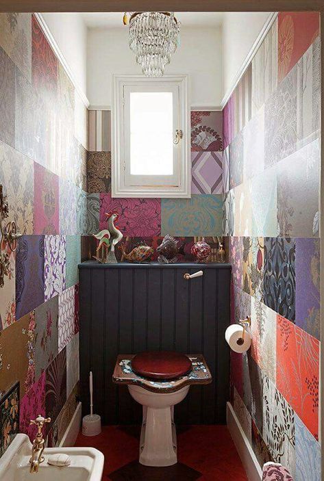 ☮ American Hippie Bohéme Boho Lifestyle ☮ Tiny Bathroom .. Large Tiles Boho Powder Room, Bohemian Bathroom Decor, Bohemian Bathroom, London Houses, Apartment Decoration, Eclectic House, Downstairs Toilet, Toilet Room, Deco Originale