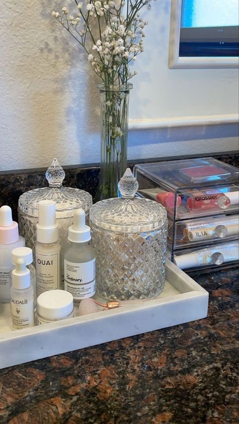 Bathroom Product Organization Counter, Luxury Bathroom Master, Terrace Bedroom, London Home Decor, Blogger Aesthetic, Bathroom Counter Organization, Stylish Room Decor, Bathroom Counter Decor, Living Room Wall Color