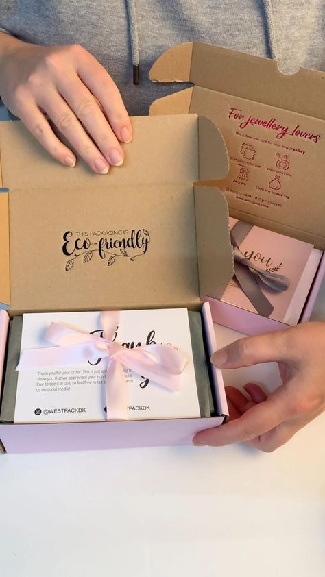 Craft Box Packaging Ideas, Postal Box Packaging, Craft Box Packaging Design, Shipping Ideas Packaging, Packaging Shipping Ideas, How To Make Packaging Boxes, Tip Box Ideas, Jewelry Gift Box Ideas Packaging, How To Pack Jewelry For Shipping