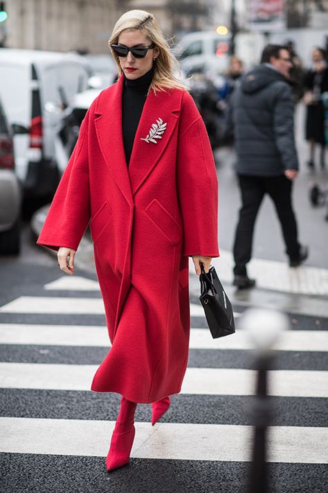 Saturday—Add a cool detail to a plain coat with a whimsical statement brooch. Cute Valentines Day Outfits, Winter Mode, Valentine's Day Outfit, Red Coat, Fashion Night, Moda Vintage, Red Outfit, Elton John, Night Outfits