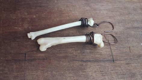 Crafts With Bones, Diy Bone Jewelry, Bones Jewelry, Bone Jewelry Diy, Bone Accessories, Wire Wrapped Bones, Bone Jewellery, Animal Bone Jewelry Wire, Bone Earrings Handmade