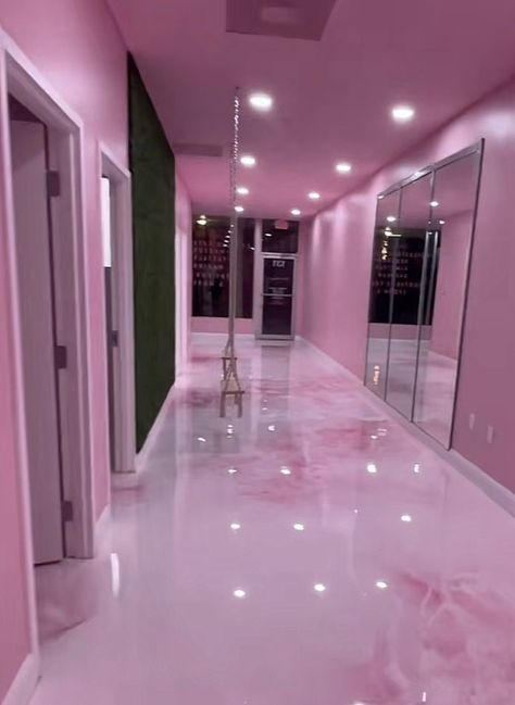 All Pink Salon, Pink Salon Suite Decor, Pink Mansion Interior, Girly Salon Decor, Salon Suite Business Plan, Luxury Salon Suite, Hair Room Ideas, Nail Technician Room, Beauty Bar Ideas