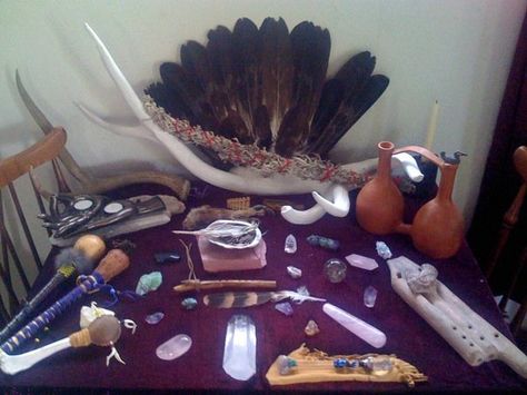 Native American Altar Shaman Altar, Ancestors Altar, Native American Altar, Ancestral Altar African, Native American Rituals, American Room, Personal Altar, Sacred Space, Native American