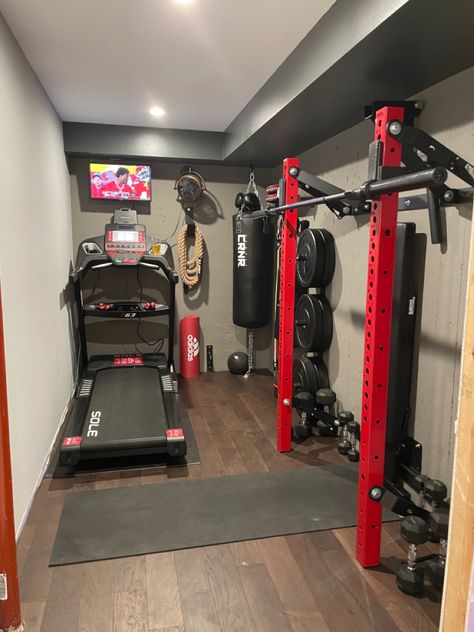 Mini Gym At Home, Mini Gym At Home Ideas, Gym Shed, Mini Home Gym, Home Gym Basement, Backyard Gym, Home Gym Ideas, Dream Home Gym, Small Home Gym