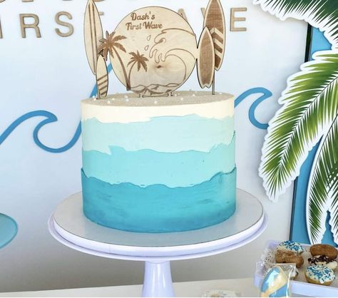 Dash’s First Wave  | CatchMyParty.com Surf Party Ideas Decorations, Birthday Beach Theme Decorations, Surf Birthday Decor, Surf Sheet Cake, The Big One Surf Smash Cake, Surf Shack Birthday Party, Surf Themed Cake, The Big One Cake Ideas, Baby On Board Cake Ideas