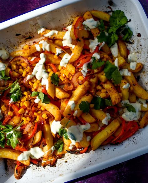 loaded fajita fries Creamy Herb Dressing, Vegan Fajita, Salsa Ranch Dressing, Dirty Fries, Vegetarian Party Food, Herb Dressing, Homemade Fajita Seasoning, Loaded Fries, Vegan Cheddar