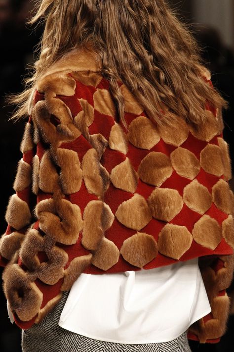 Fendi Fur, Normcore Fashion, 2023 Fw, Grace Elizabeth, Detail Photos, Love Sewing, Spice Girls, Fashion Runway, Vogue Paris