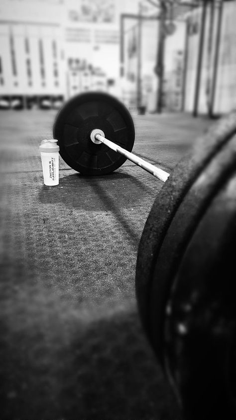 Crossfit Wallpaper, Gym Therapy, Fitness Wallpaper Iphone, Wallpaper Fitness, Therapy Thoughts, Gym Motivation Wallpaper, Gym Photography, Fitness Wallpaper, Gym Wallpaper