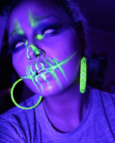 Shaina Eve | Artist on Instagram: “I’ll stop ill be on my Halloween glow till tomorrow lol . One more for my neon voodoo . Neon pigment from @medusas_makeup #shainaeve #nyc…” Glow In The Dark Makeup, Uv Makeup, Neon Makeup, Halloween Makeup Scary, Scary Makeup, Dark Makeup, Halloween 2024, Artist On Instagram, Scary Halloween