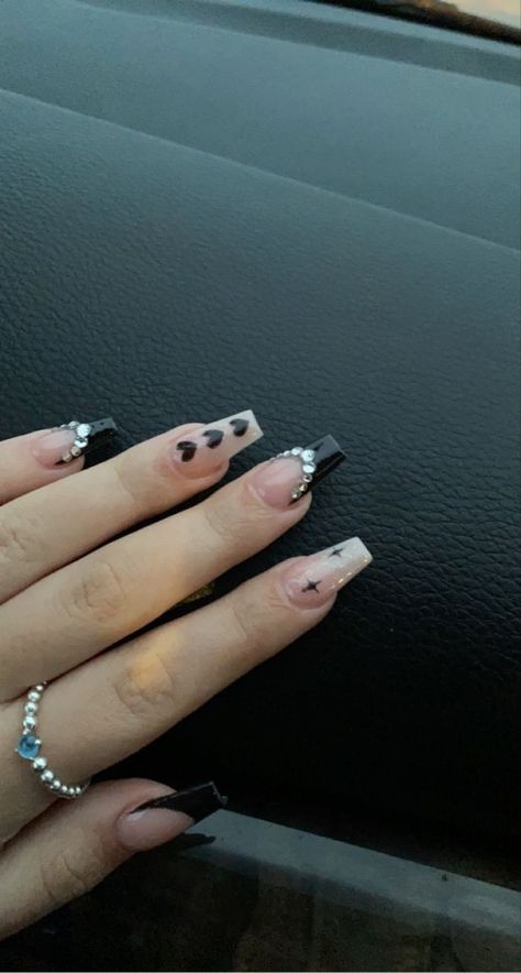 Short Acrylic Nails Coffin With Gems, Short Pretty Acrylic Nails Black, Heart And Sparkle Nails, Black Gem Acrylic Nails, Grunge Short Acrylic Nails, Black Y2k Nails Almond, Black Nails Gel Design, Short Black Acrylics With Design, Black Nails With Heart Rhinestones