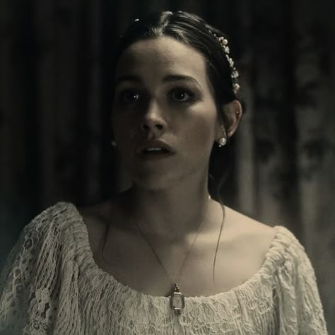 The Haunting Of Hill House Nell, Victoria Pedretti Hill House, Victoria Pedretti Haunting Of Hill House, Nell Haunting Of Hill House, Nellie Crain, Nell Crain Aesthetic, Nell Crain, Haunting The Narrative, Hill House Aesthetic