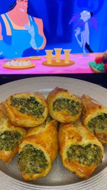 We Know Disney on Instagram: "KRONK’S SPINACH PUFFS!!!⁣⁣⁣ 🥬🦙🧀🥬🦙🧀🥬🦙🧀🥬🦙🧀🥬🦙🧀⁣ Who else feels like The Emperor’s New Groove is underrated? We highly recommend giving it a chance if you’ve never seen it or haven’t seen it in a while! ⁣⁣It’s hilarious, and Kronk's spinach puffs always caught our eyes.⁣ 🥬🦙🧀🥬🦙🧀🥬🦙🧀🥬🦙🧀🥬🦙🧀⁣ Kronk’s Spinach Puffs were super simple to make, and they tasted great! We love that they look almost identical to the ones from the movie. Make a batch of Spinach Puffs Recipe, Spinach Puffs, Spinach Puff, Disney Dishes, Movie Snacks, Phyllo Dough, New Groove, Frozen Spinach, The Emperor