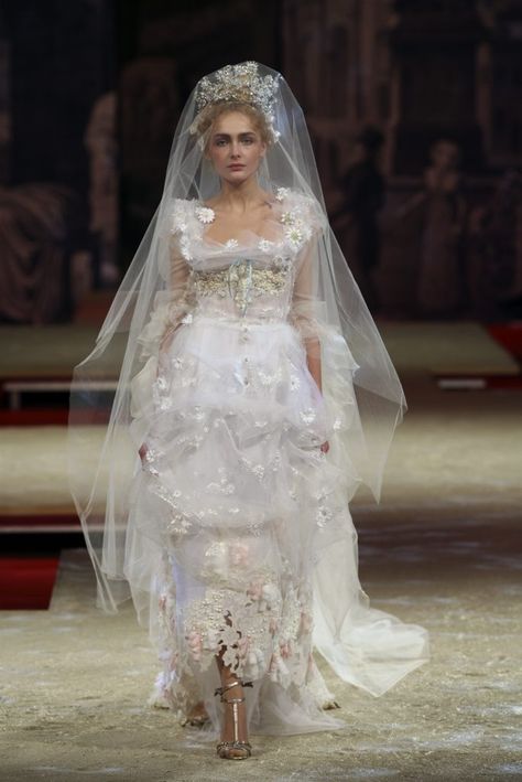 Christian Lacroix Haute Couture, Zuhair Murad Haute Couture, Haute Couture Wedding Dress, Runway Gowns, French Fashion Designers, Couture Designers, Sparkly Dress, Christian Lacroix, Look Stylish