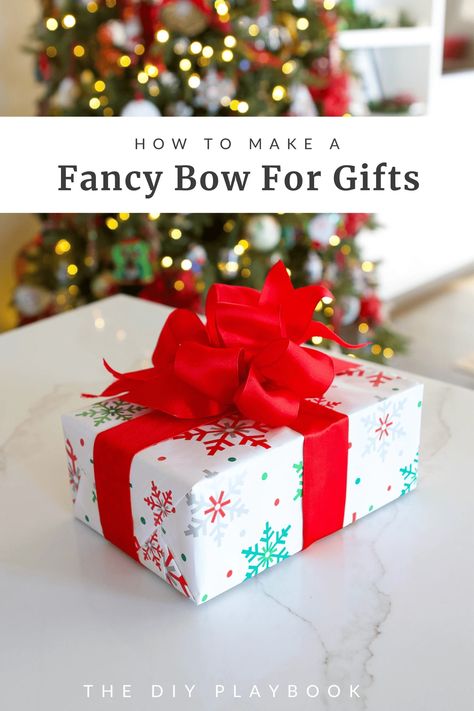 Christmas Gift Bows Diy, Bow For Presents, Presents With Ribbon, Ribbon On Presents, Tie Bows With Ribbon, Gift Bow Tutorial, Christmas Present Bow, Bows For Presents, Diy Gift Bow